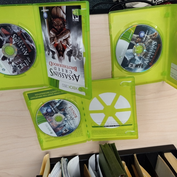 Assassin’s Creed Revelations, Rogue, & Brotherhood Xbox 360 Video Games Lot of 3 - Picture 6 of 8